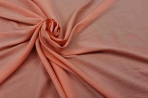 TKANINA BLUZKOWA LEJĄCA ODZIEŻOWA GŁADKA ALA JEDWAB PM005/0000SS4 PEACH ROSE