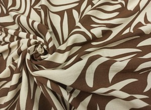 TKANINA WISKOZA KRESZ DRUK JASNO BEŻOWE LIŚCIE NA BRĄZIE ID5012206/003