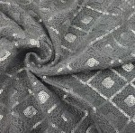 Cekiny Na Szarej Siateczce Tiul Wzór Romby Srebrna Nitka ITO-7314A SILVER