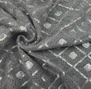 Cekiny Na Szarej Siateczce Tiul Wzór Romby Srebrna Nitka ITO-7314A SILVER
