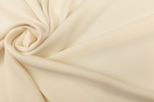 TKANINA LEJĄCA ODZIEŻOWA MELA GŁADKA WANILIA UN58026/00072 VANILLA