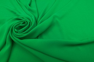 TKANINA LEJĄCA ODZIEŻOWA MELA GŁADKA SZMARAGD UN58026/00030 EMERALD