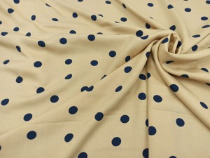 TKANINA WISKOZA GRANATOWE GROSZKI NA BEŻOWYM TLE NND#5/0000006