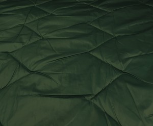 Tkanina Kurtkowa Pikowana z Ocieplaczem Wzór Trójkąty DU5745/2GREEN