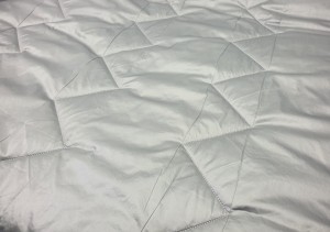 Tkanina Kurtkowa Pikowana z Ocieplaczem Wzór Trójkąty DU5745/3BEIGE (GREY)